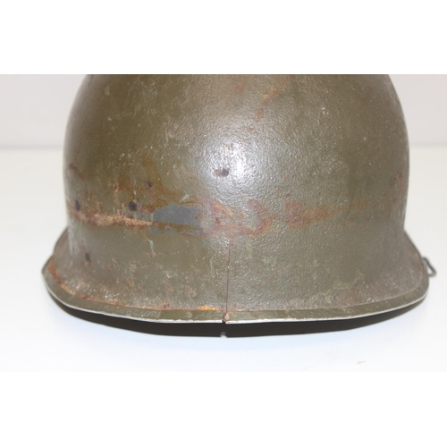 1418 - A vintage Belgian military helmet