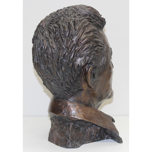 1507 - A large cast bronze bust of an unknown male, seemingly unsigned but mid-late 20th century, excellent... 