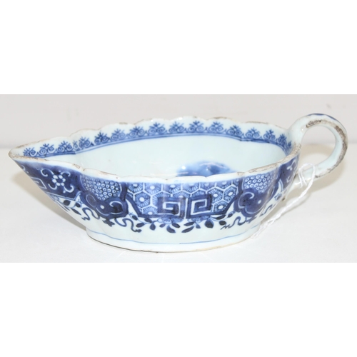 1765 - An antique Chinese blue and white gravy boat of ribbed form, likely 19th century, approx 20cm long