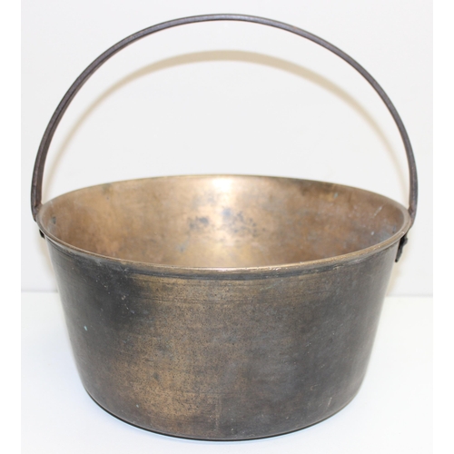 1795 - 4 assorted vintage brass and copper jam pans with fixed iron handles, the largest approx 30cm in dia... 