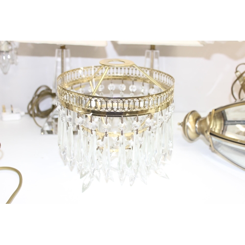 262 - Mix of assorted lamps/lighting items to incl small chandelier, Tiffany style table lamp, porch lamps... 