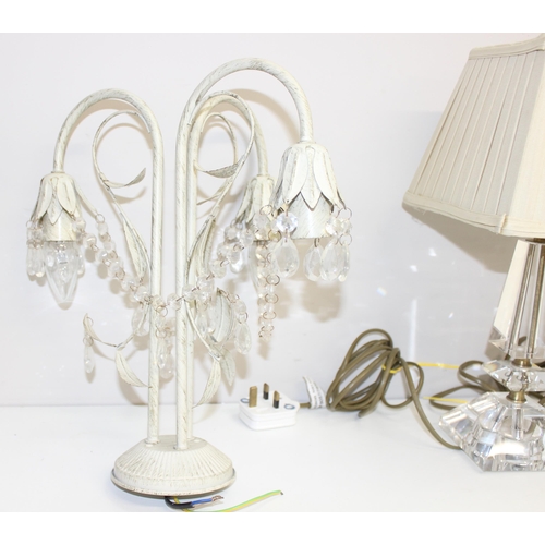 262 - Mix of assorted lamps/lighting items to incl small chandelier, Tiffany style table lamp, porch lamps... 