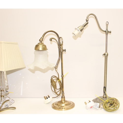 262 - Mix of assorted lamps/lighting items to incl small chandelier, Tiffany style table lamp, porch lamps... 