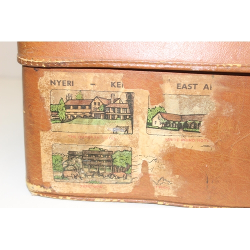 323 - 5 assorted vintage suitcases, 2 good quality leather examples and some with labels, the largest appr... 