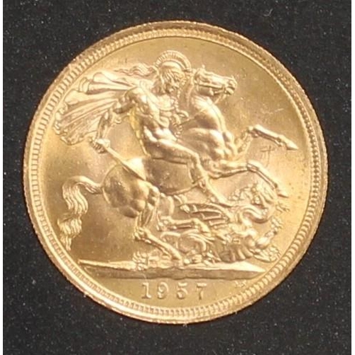 1230 - Gold Coins - 1957 Queen Elizabeth II  full gold sovereign coin, high grade, in wooden presentation b... 