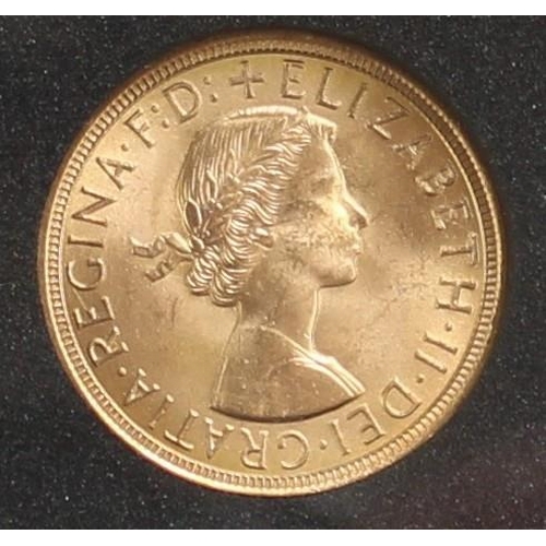 1230 - Gold Coins - 1957 Queen Elizabeth II  full gold sovereign coin, high grade, in wooden presentation b... 