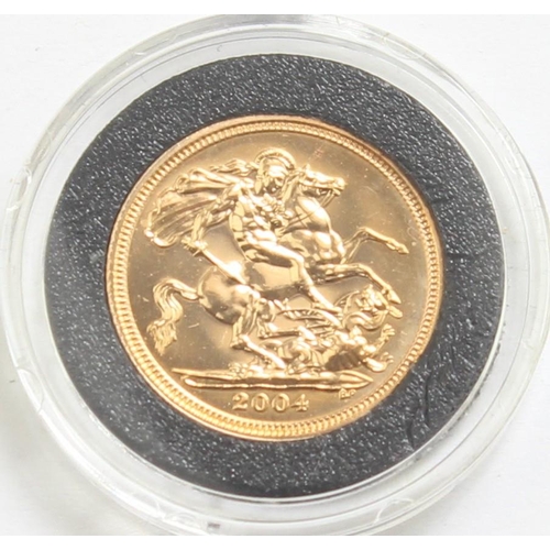 1249 - Gold Coins - Half Sovereign - 2004 Queen Elizabeth II uncirculated coin, with blue box