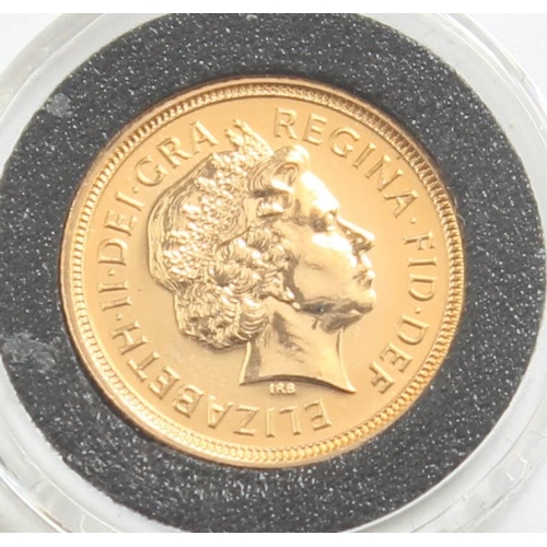 1249 - Gold Coins - Half Sovereign - 2004 Queen Elizabeth II uncirculated coin, with blue box