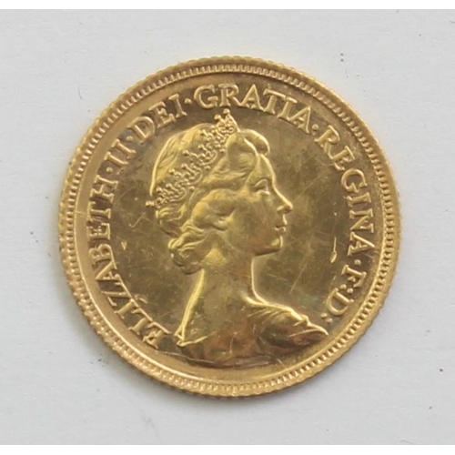 1257 - Gold Coins - Half Sovereign - 1982 Queen Elizabeth II gold coin, with in red box