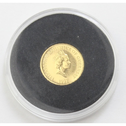 1270 - Gold Coins - Guernsey 1997 gold £5 coin, Golden Wedding anniversary, struck from .999 gold, 1.2g, in... 