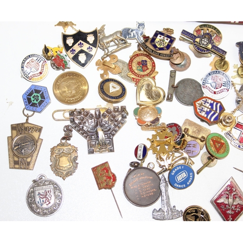 1420 - A large qty of assorted vintage enamel badges and medals to inc a boxed silver medal, Butlins, milit... 