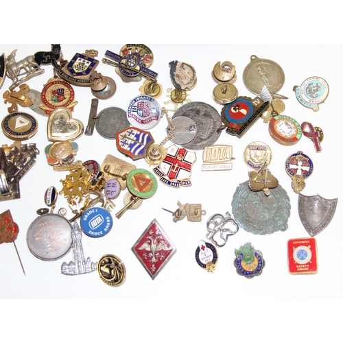 1420 - A large qty of assorted vintage enamel badges and medals to inc a boxed silver medal, Butlins, milit... 