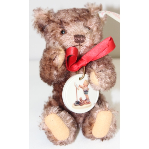 1674 - M.I. Hummel 'Little Maestro' figurine with associated Steiff Teddy Bear #826/I with original button ... 