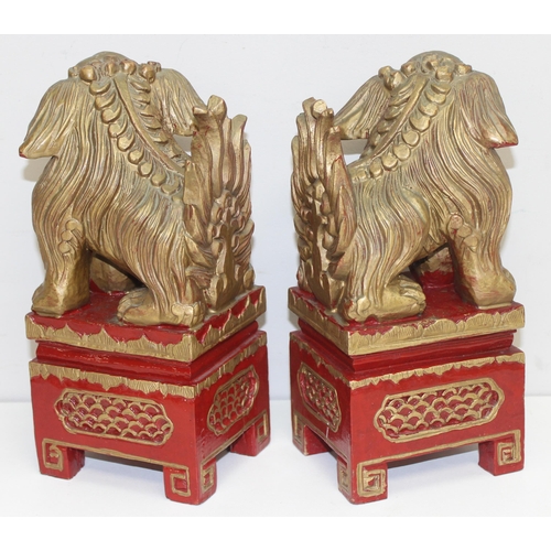 1677 - Pair of vintage Chinoiserie Temple Lions in red and gold, approx 26cm