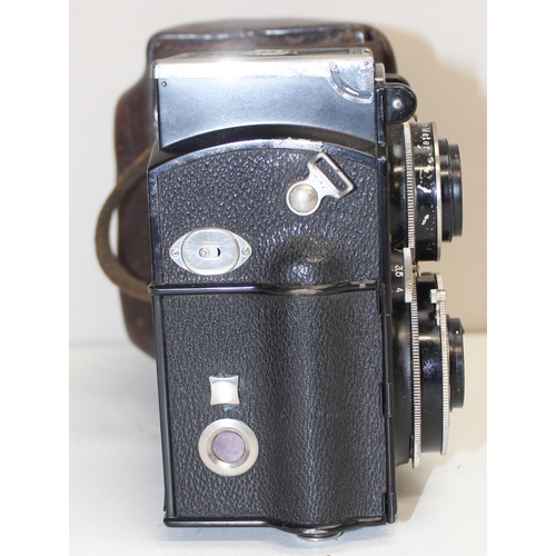 738 - A vintage Voigtlander Superb TLR camera with Braunschweig Heliar 1:3.5 lenses, with leather case