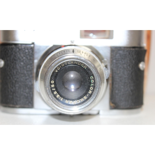 739 - 4 assorted Voigtlander cameras to include Brilliant TLR, Prontor SVS and 2 Vito B, 3 with original l... 