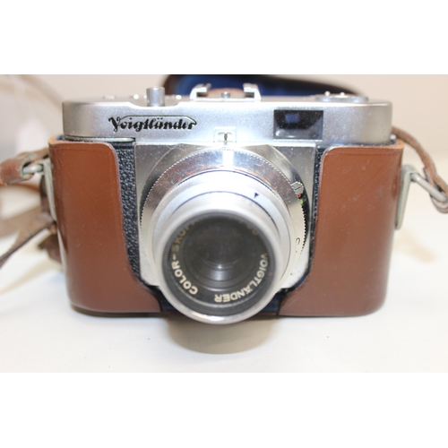 739 - 4 assorted Voigtlander cameras to include Brilliant TLR, Prontor SVS and 2 Vito B, 3 with original l... 