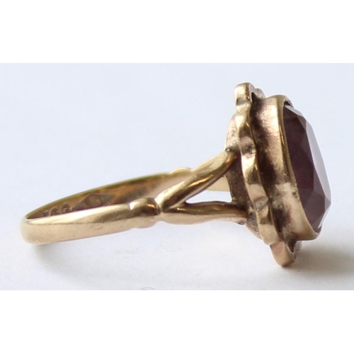 1122 - A vintage 9ct gold and amethyst set ring, marked and XRF confirmed, approx size J, approx 2.24g gros... 