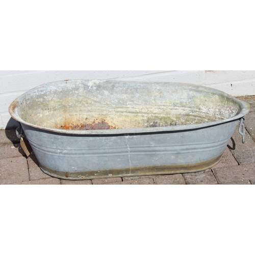 372 - Small galvanised child's bath ideal for garden planter, approx 82cm W x 44cm D x 20cm H