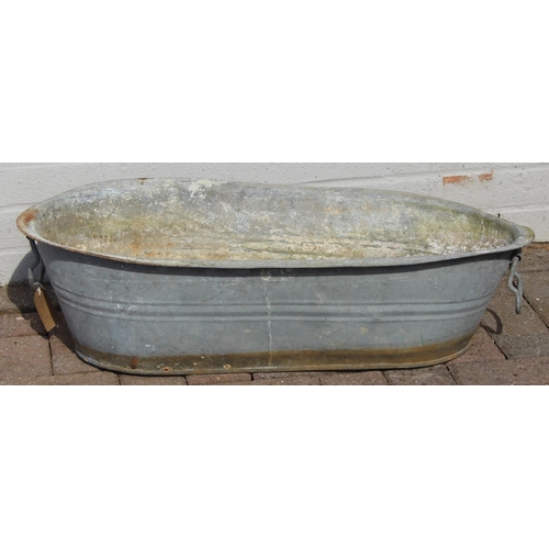 372 - Small galvanised child's bath ideal for garden planter, approx 82cm W x 44cm D x 20cm H