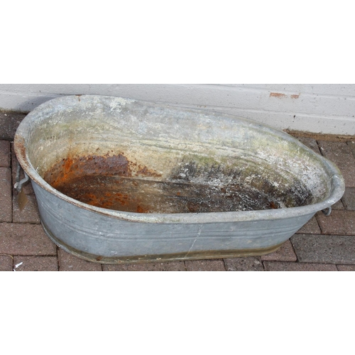 372 - Small galvanised child's bath ideal for garden planter, approx 82cm W x 44cm D x 20cm H