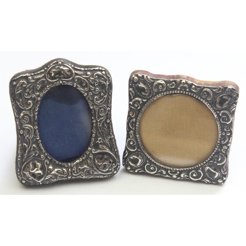 1009 - 3 silver mounted photograph frames of miniature form, one a paperweight dated Birmingham 1902