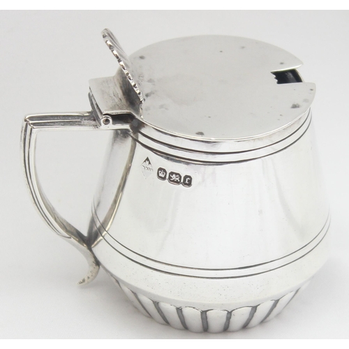 1077 - An Edwardian silver mustard pot of drum form, Sheffield 1909 by Mappin Brothers, approx 89.68g gross... 