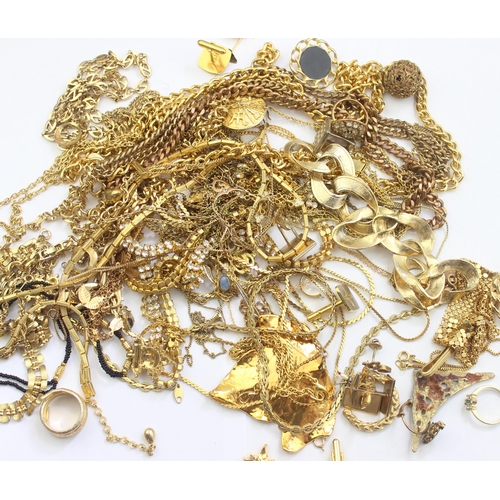 1147 - A large qty of assorted gold plated jewellery, approx 950g gross