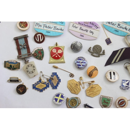 1149 - Qty of assorted vintage enamel and other badges etc to inc many enamel non-league football badges, s... 