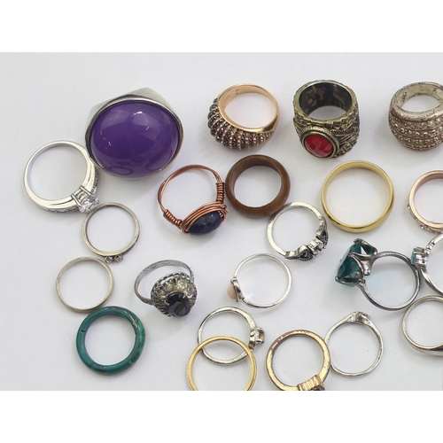 1154 - A large qty of assorted costume jewellery dress rings