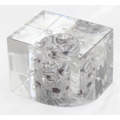 1551 - Oiva Toikka (1931-2019) for NUUTAJÄRVI of Finland, a glass block paperweight with bubble glass desig... 