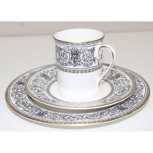 1806 - An extensive Royal Doulton Baronet pattern dinner and coffee set