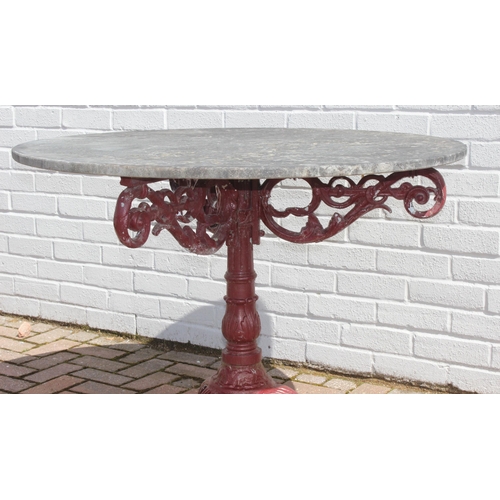 388 - A Victorian style cast aluminium garden table and chairs, burgundy painted finish, the table with ro... 