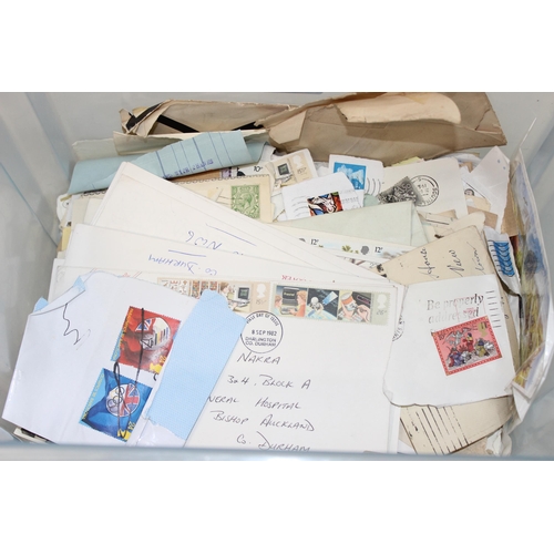582 - A large qty of assorted stamps to inc loose, PHQ Cards and FDC