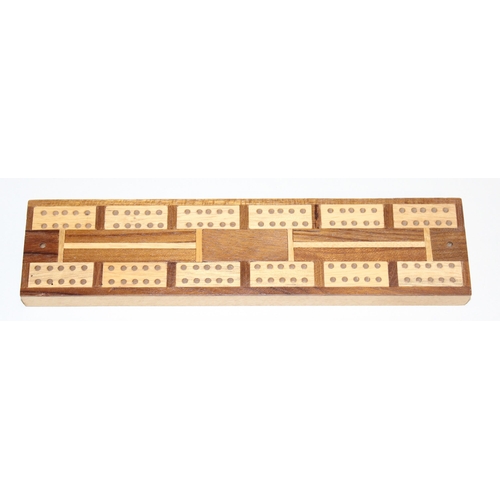 617 - Vintage cribbage boards and Bezique set and various vintage chess and draughts pieces