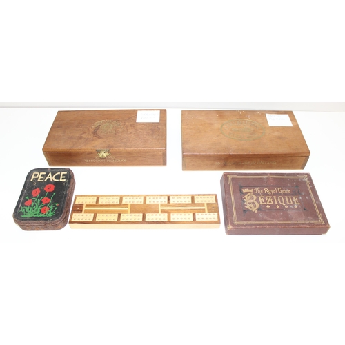 617 - Vintage cribbage boards and Bezique set and various vintage chess and draughts pieces