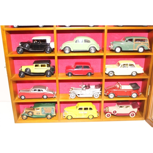 618 - Qty of vintage toy cars to include some boxed and some in display case, various models to include Ll... 