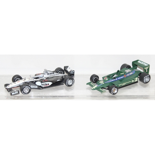 619 - Qty of vintage toy F1 racing cars to include models of 1999 McLaren Mercedes MP4 and the Williams Re... 