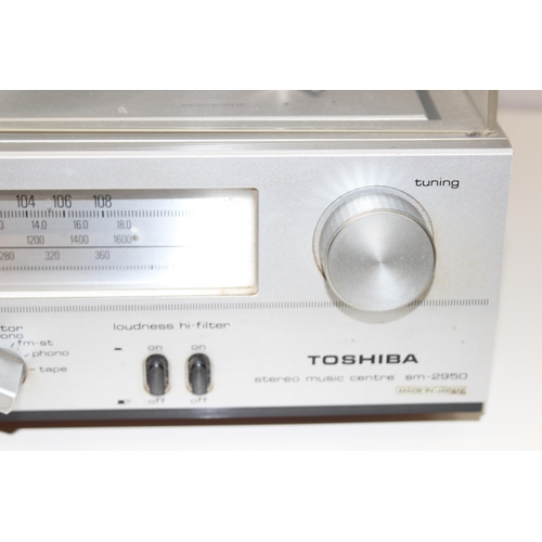 747 - Qty of assorted hi-fi items Toshiba SM-2950, Matsui Clock Radio TV MCR520, Toshiba SSM20 speakers pa... 