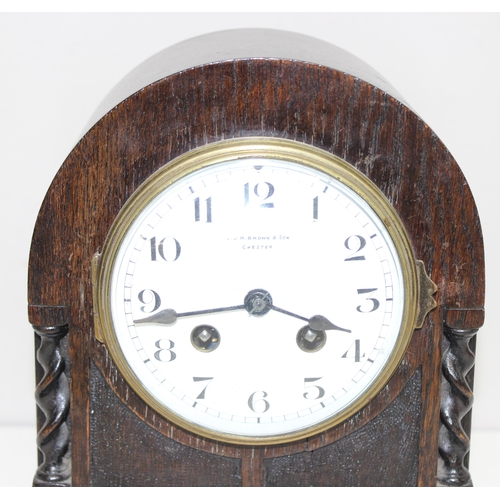 1314 - Antique oak cased mechanical mantel clock with barley-twist decoration, approx 24cm H