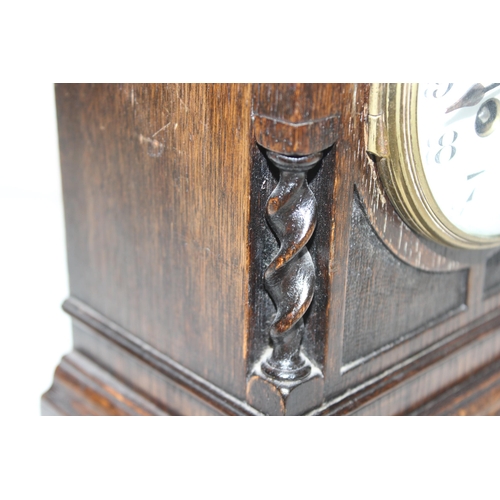 1314 - Antique oak cased mechanical mantel clock with barley-twist decoration, approx 24cm H