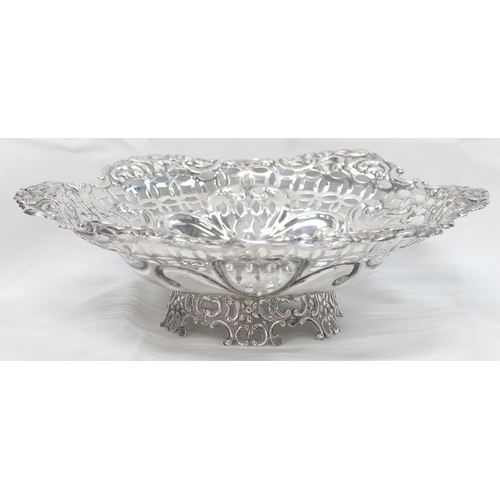 1041 - A large Victorian pierced solid silver pierced bowl, London 1897 by Charles Boyton II, approx 25cm i... 