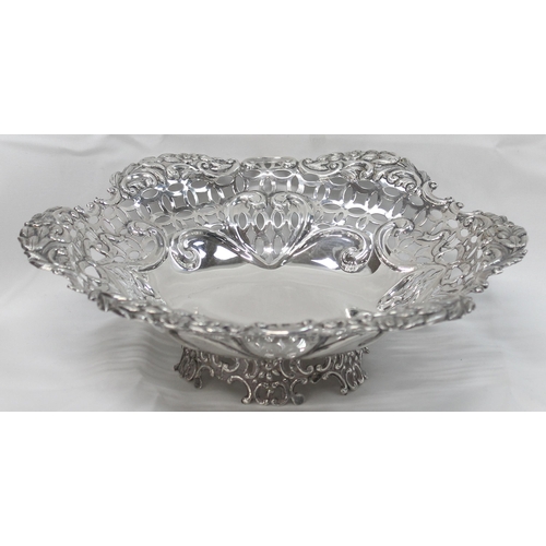 1041 - A large Victorian pierced solid silver pierced bowl, London 1897 by Charles Boyton II, approx 25cm i... 