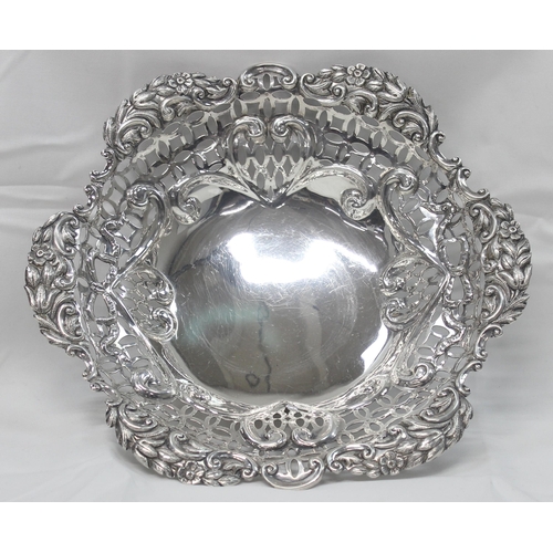 1041 - A large Victorian pierced solid silver pierced bowl, London 1897 by Charles Boyton II, approx 25cm i... 