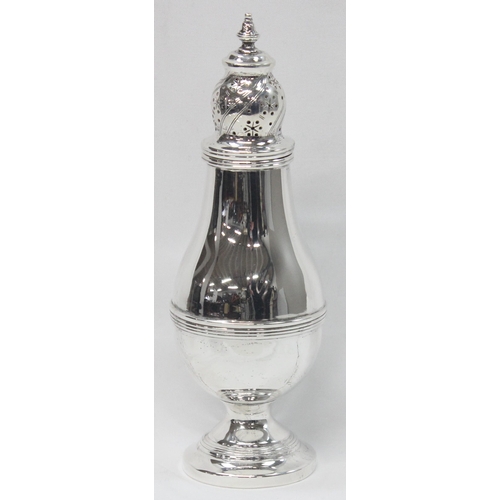 1064 - An antique silver pepper pot of Georgian form, Chester 1913 by George Nathan & Ridley Hayes, approx ... 