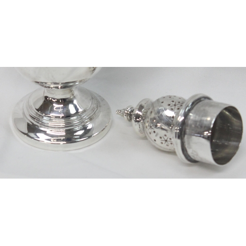 1064 - An antique silver pepper pot of Georgian form, Chester 1913 by George Nathan & Ridley Hayes, approx ... 