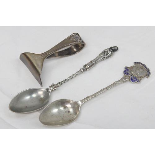 1084 - Qty of assorted silver items to inc a boxed silver spoon and fork set, baby pusher and Continental s... 