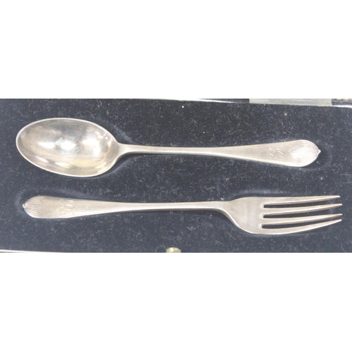 1084 - Qty of assorted silver items to inc a boxed silver spoon and fork set, baby pusher and Continental s... 