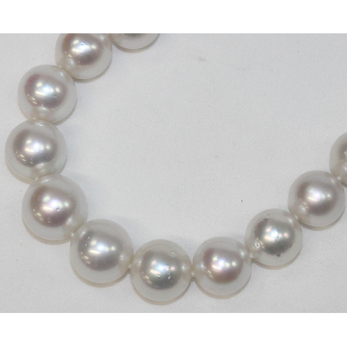 1141 - An impressive Wai Kee cultured pearl and 18ct white gold necklace, consisting of 31 graduated cultur... 