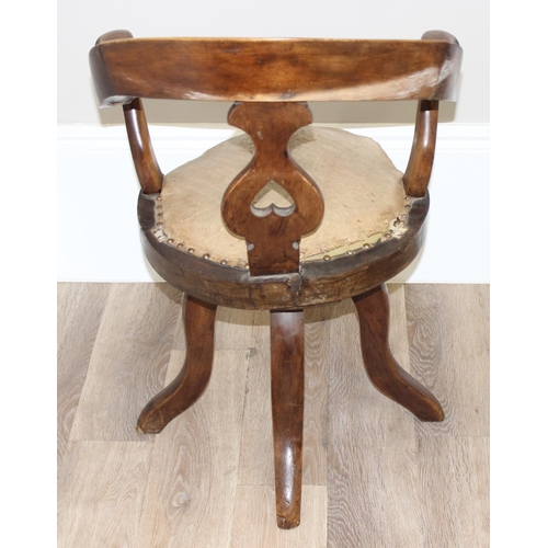 105 - Early 20th century mahogany desk chair with leather seat, approx 87cm H